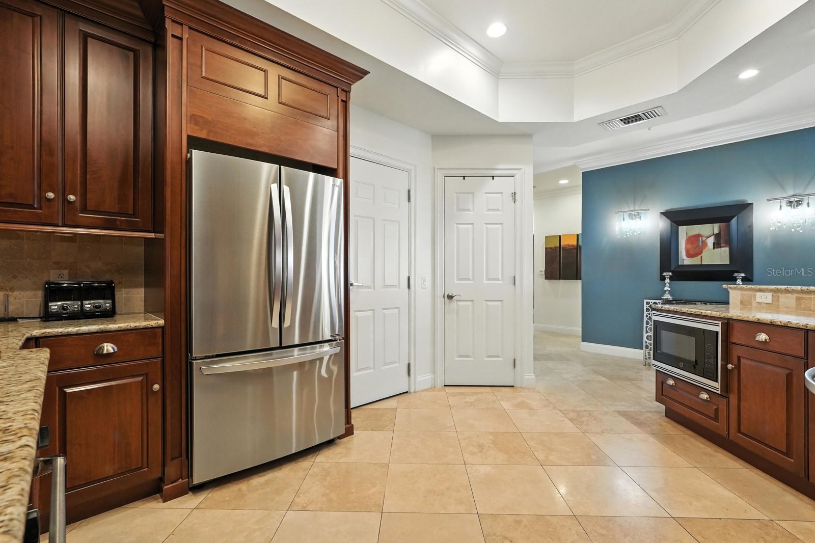 Image 13 of 67 For 200 Ocean Crest Drive 641