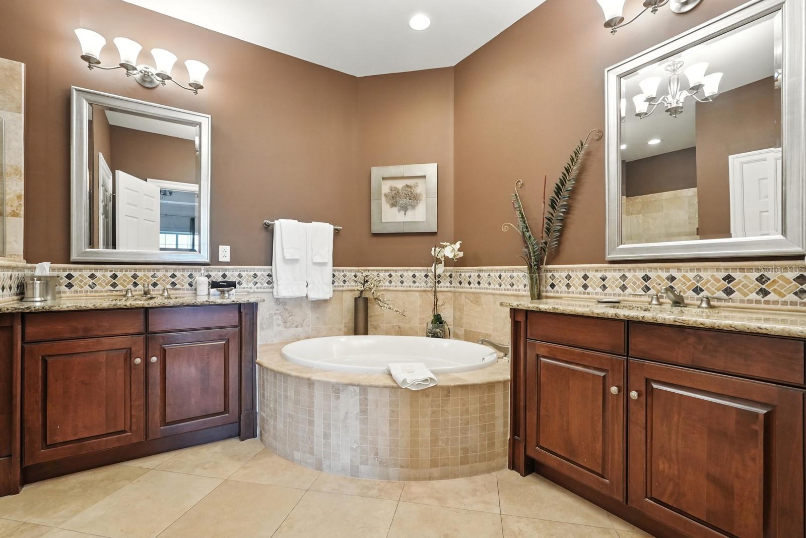 Image 22 of 67 For 200 Ocean Crest Drive 641
