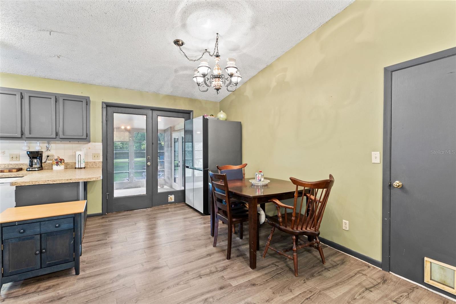 Image 11 of 88 For 535 Prospect Street