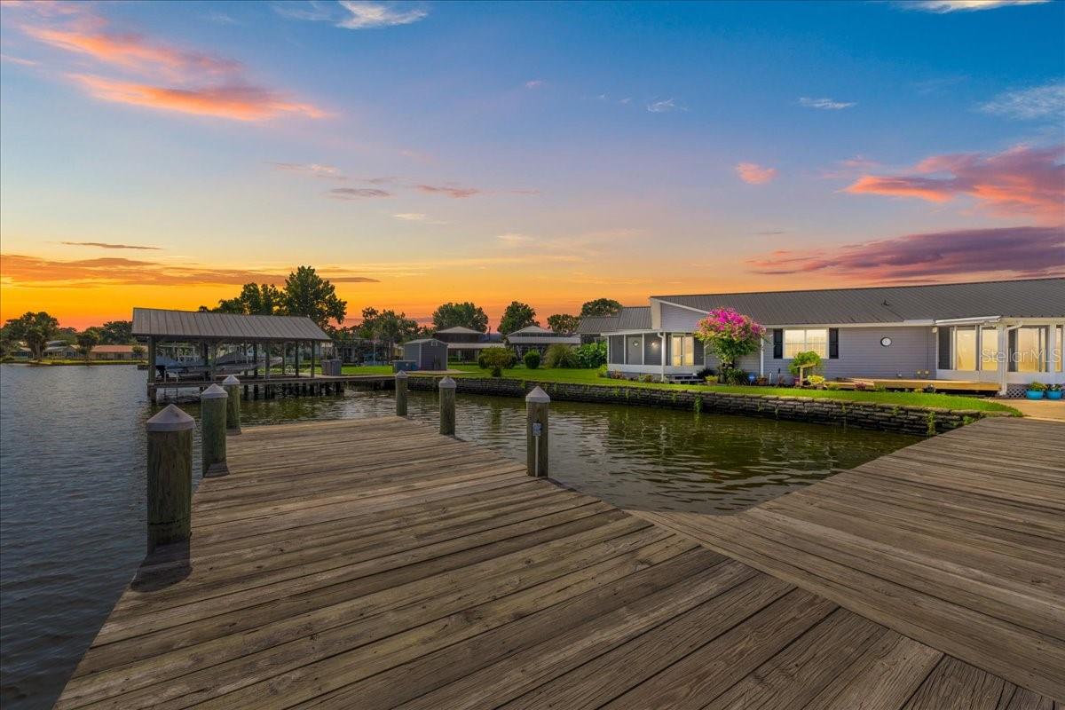 Details for 164 Moonlite Drive, WELAKA, FL 32193