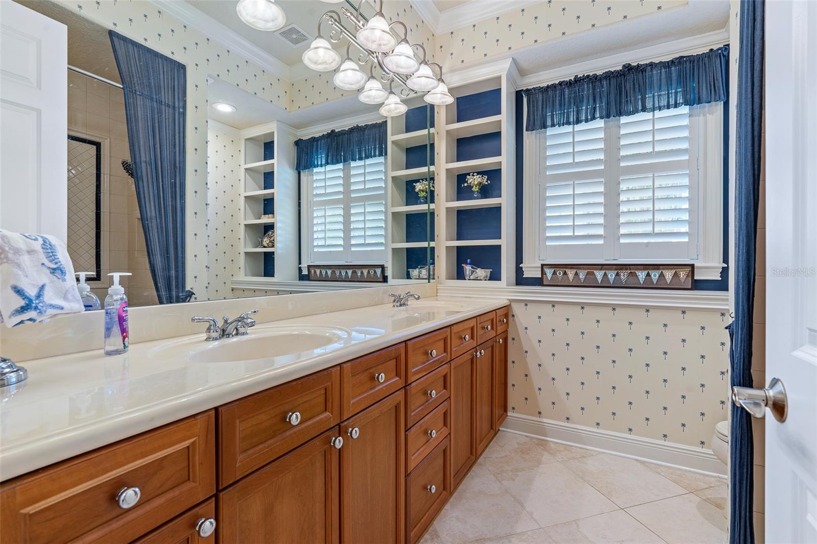 Image 33 of 51 For 2045 Crown Drive