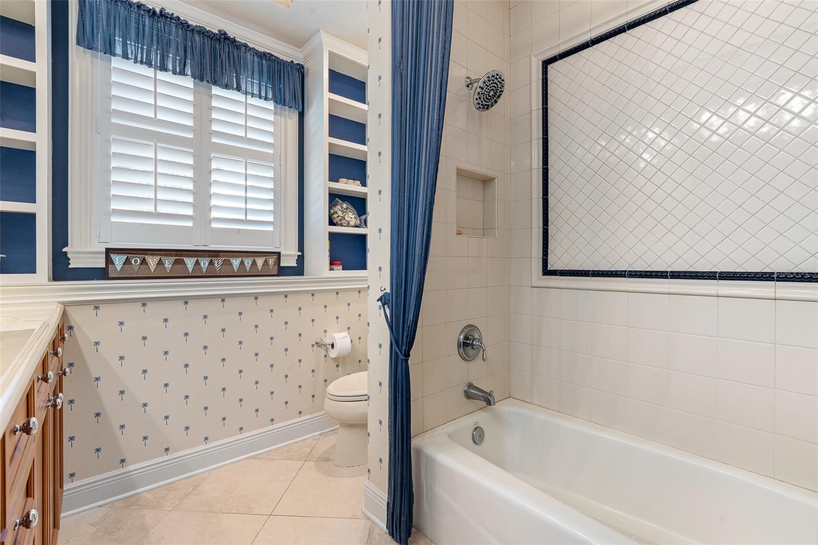 Image 34 of 51 For 2045 Crown Drive