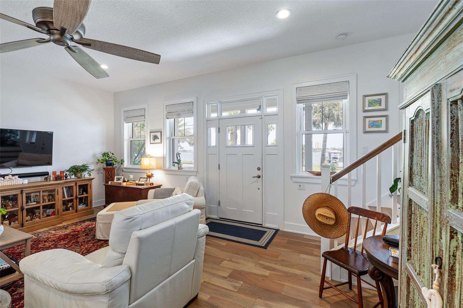 Listing photo id 8 for 1318 Riverside Drive