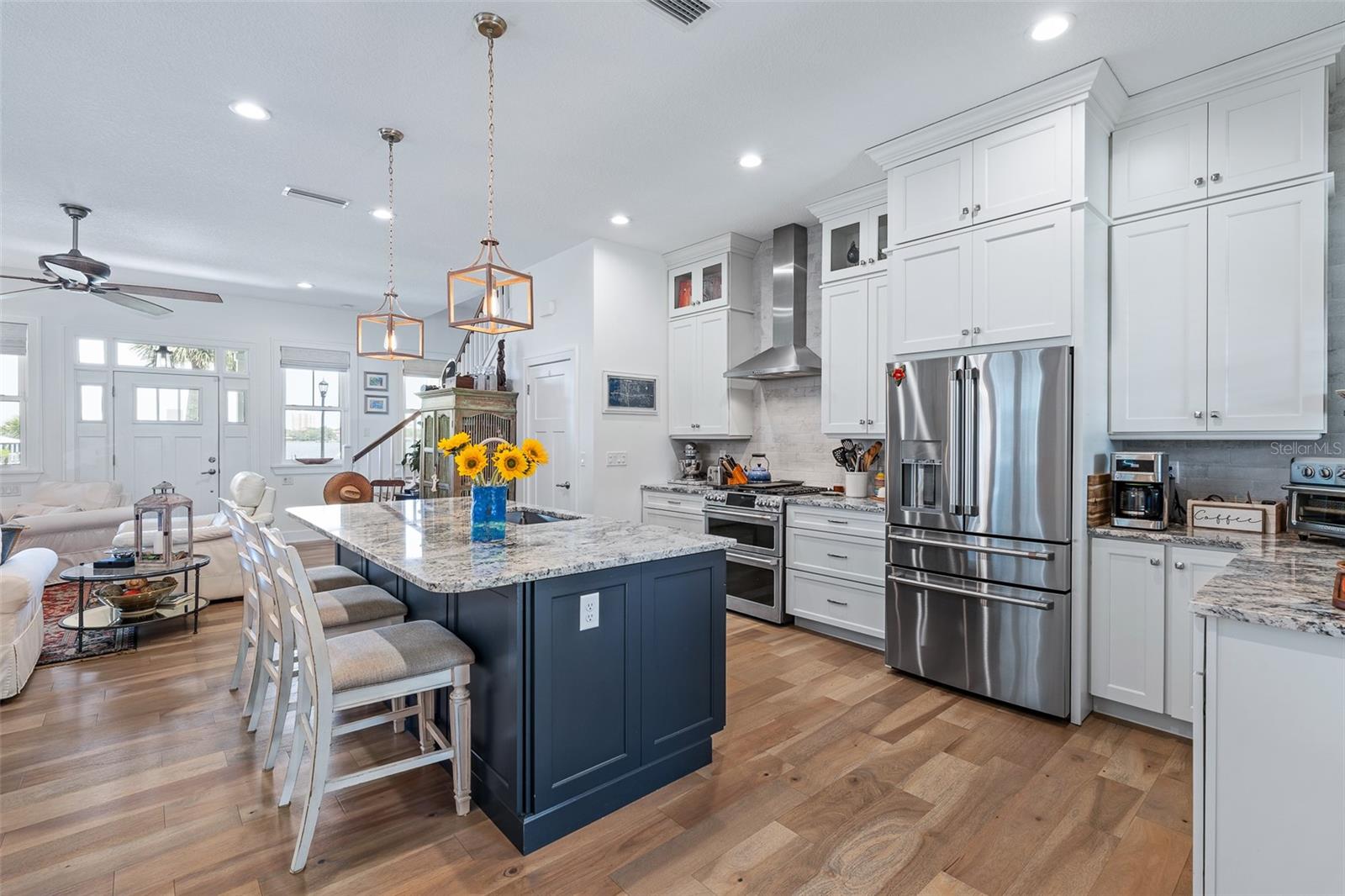 Listing photo id 11 for 1318 Riverside Drive