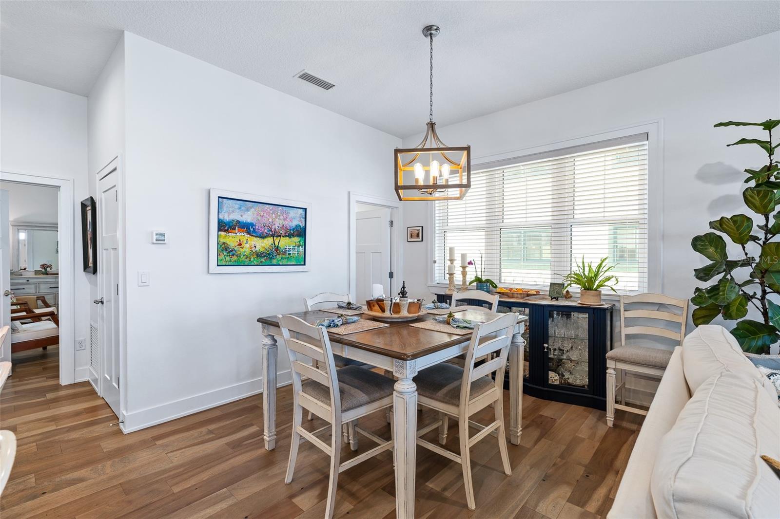 Listing photo id 14 for 1318 Riverside Drive