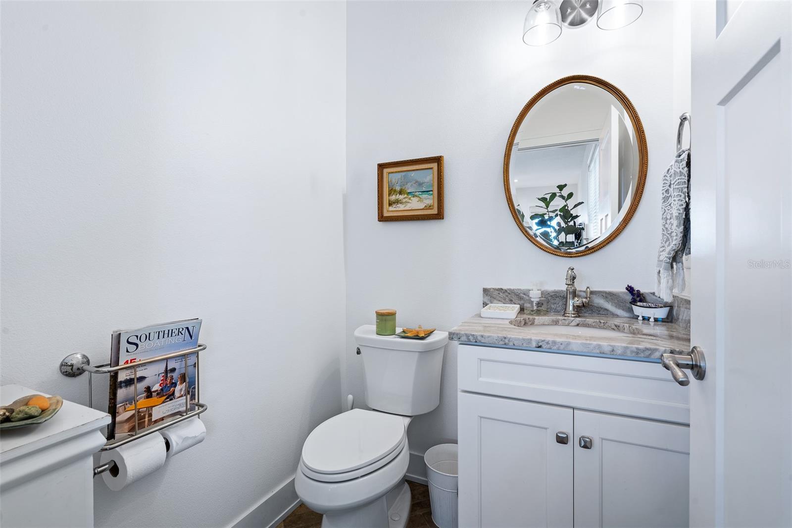 Listing photo id 16 for 1318 Riverside Drive