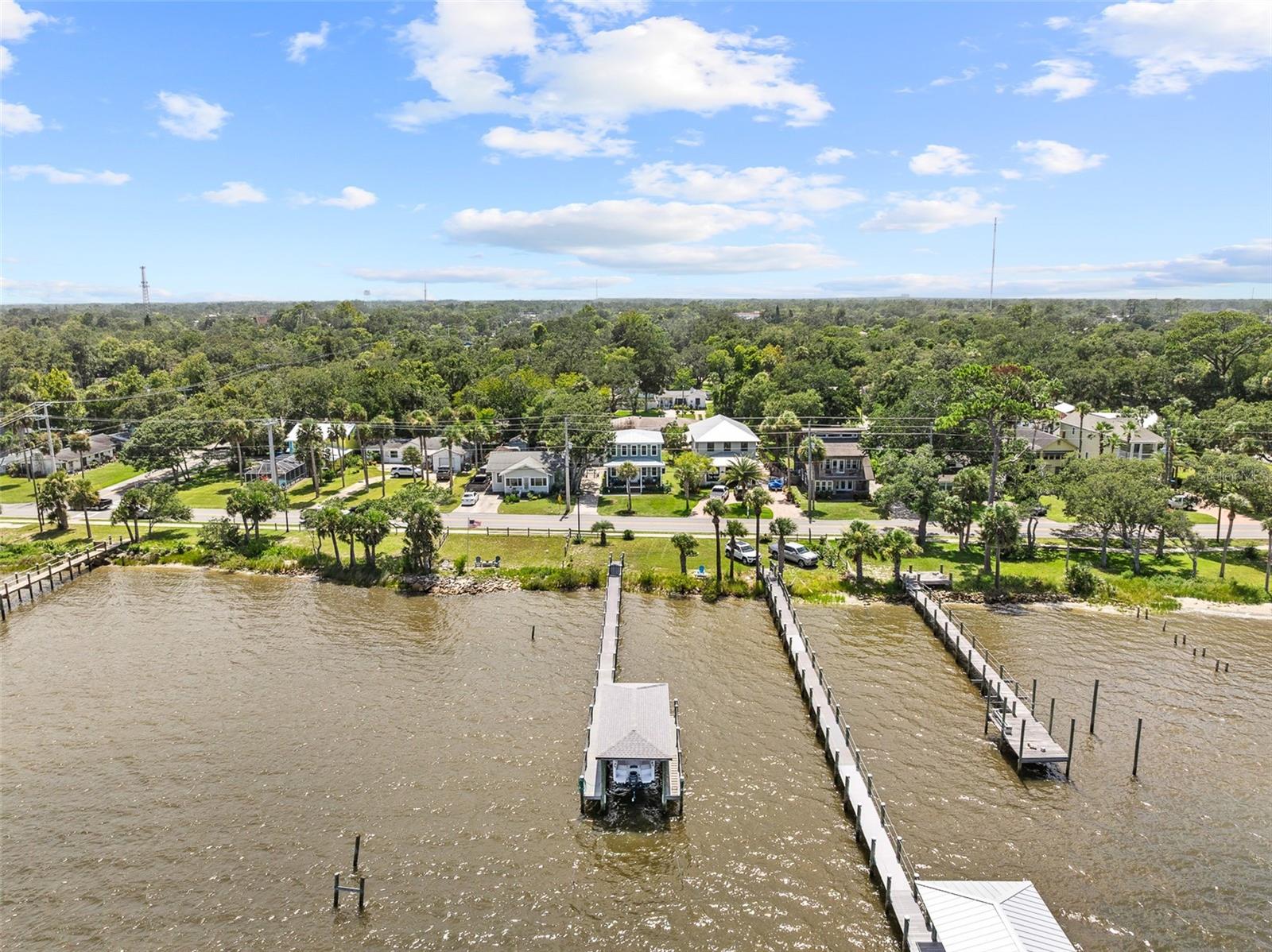 Listing photo id 0 for 1318 Riverside Drive