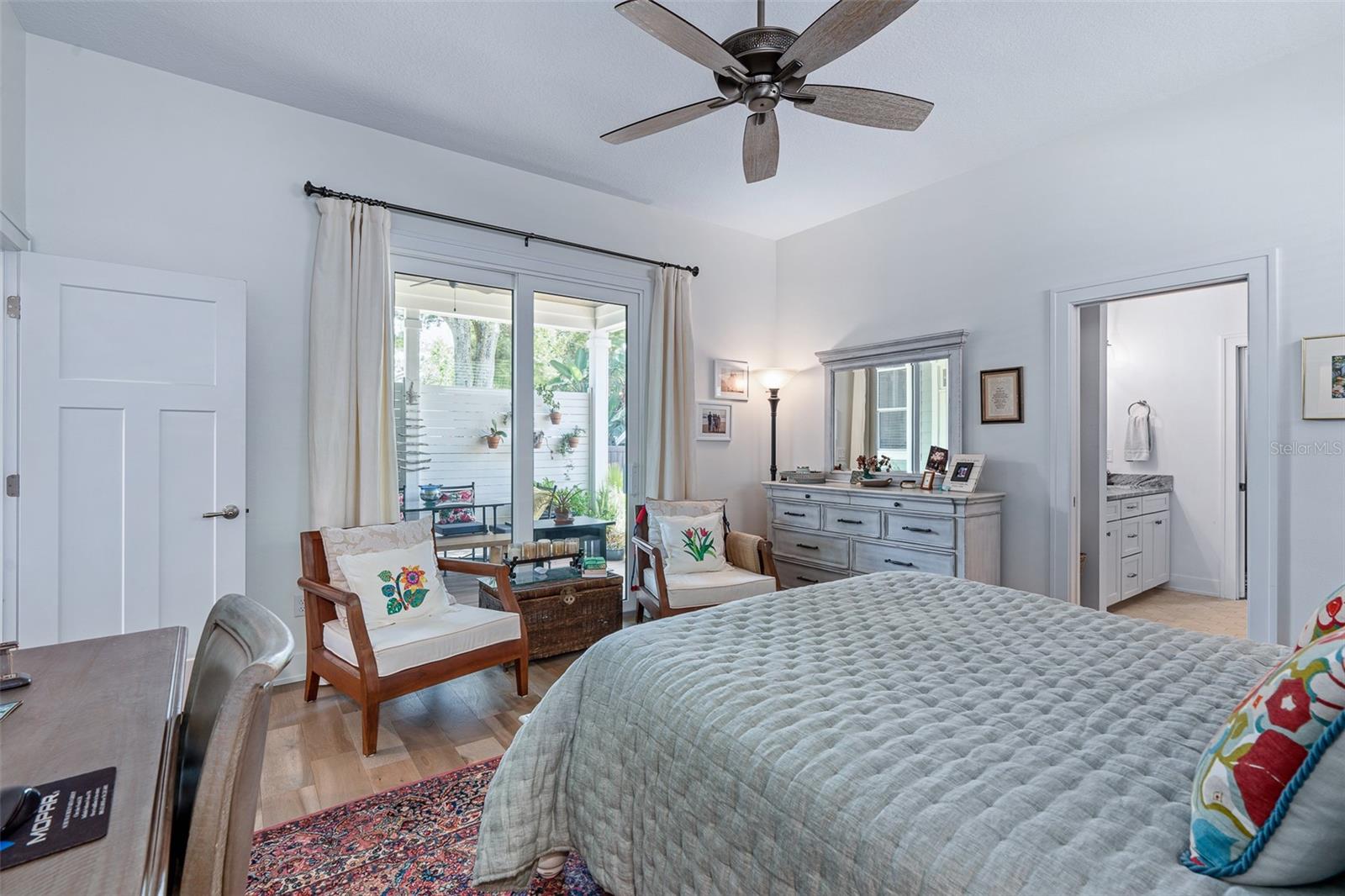 Listing photo id 18 for 1318 Riverside Drive