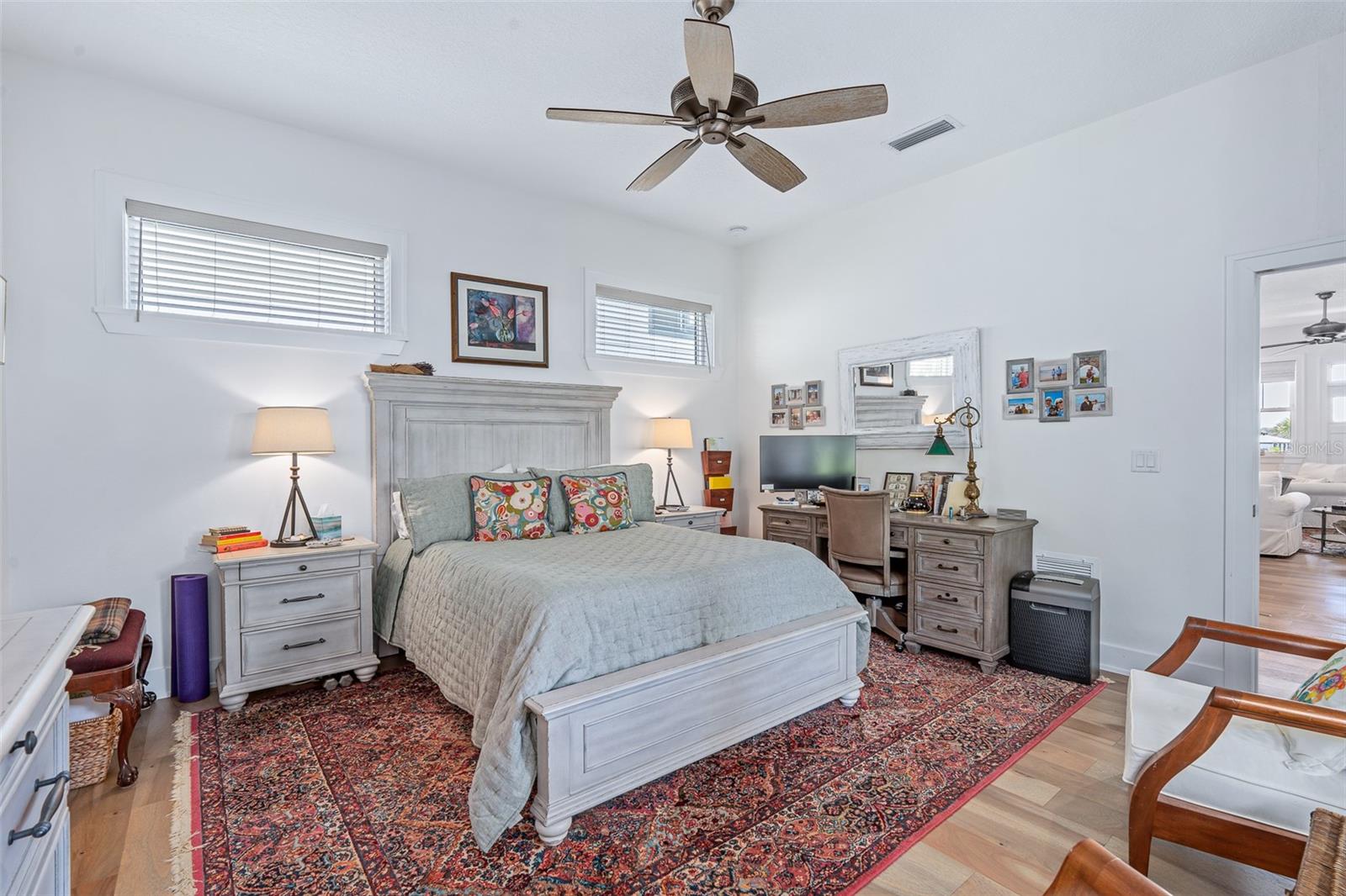 Listing photo id 19 for 1318 Riverside Drive