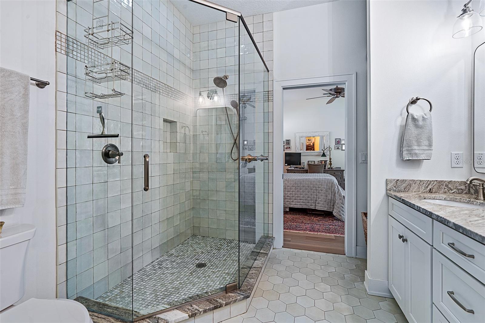Listing photo id 21 for 1318 Riverside Drive