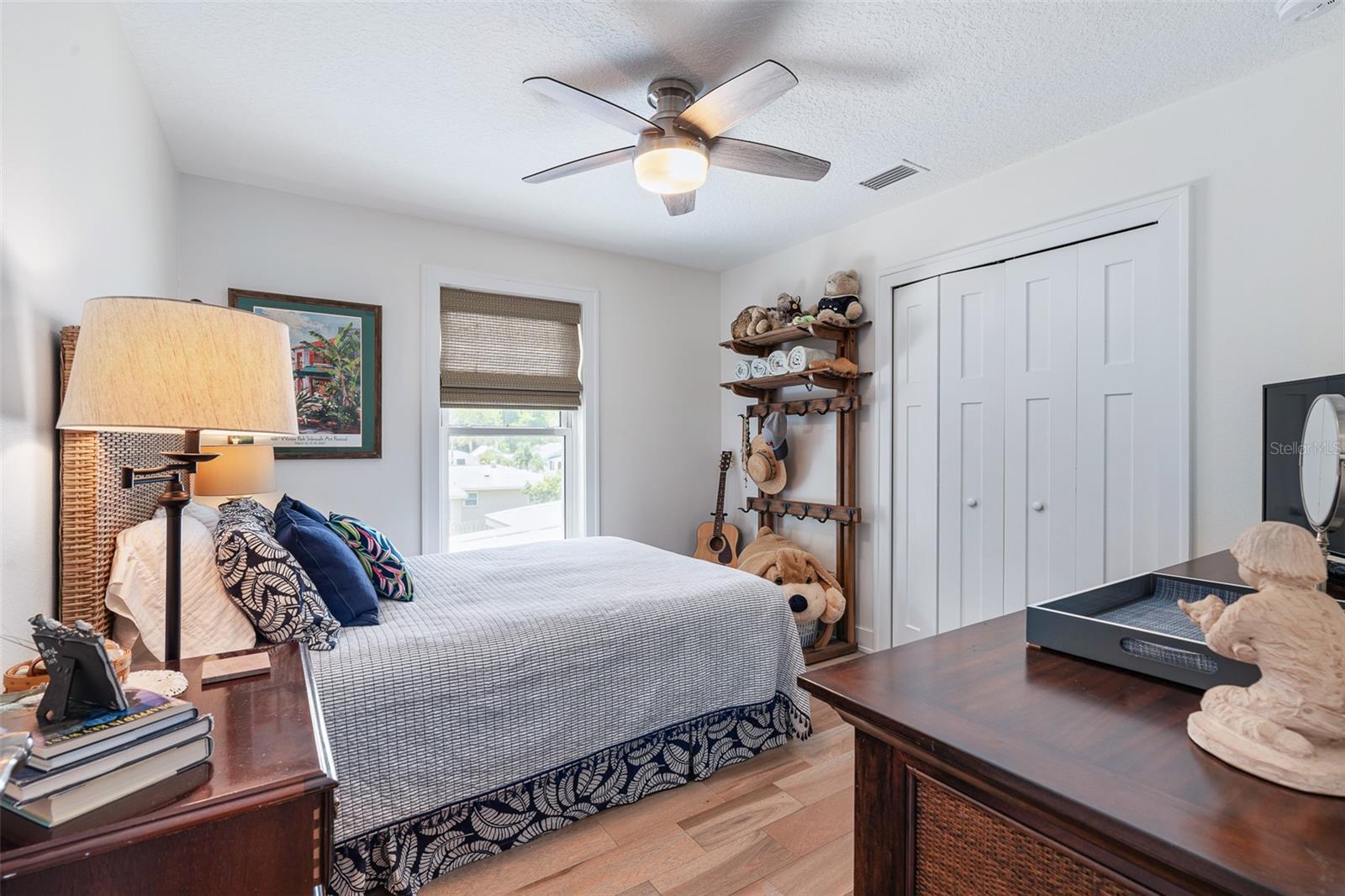 Listing photo id 24 for 1318 Riverside Drive