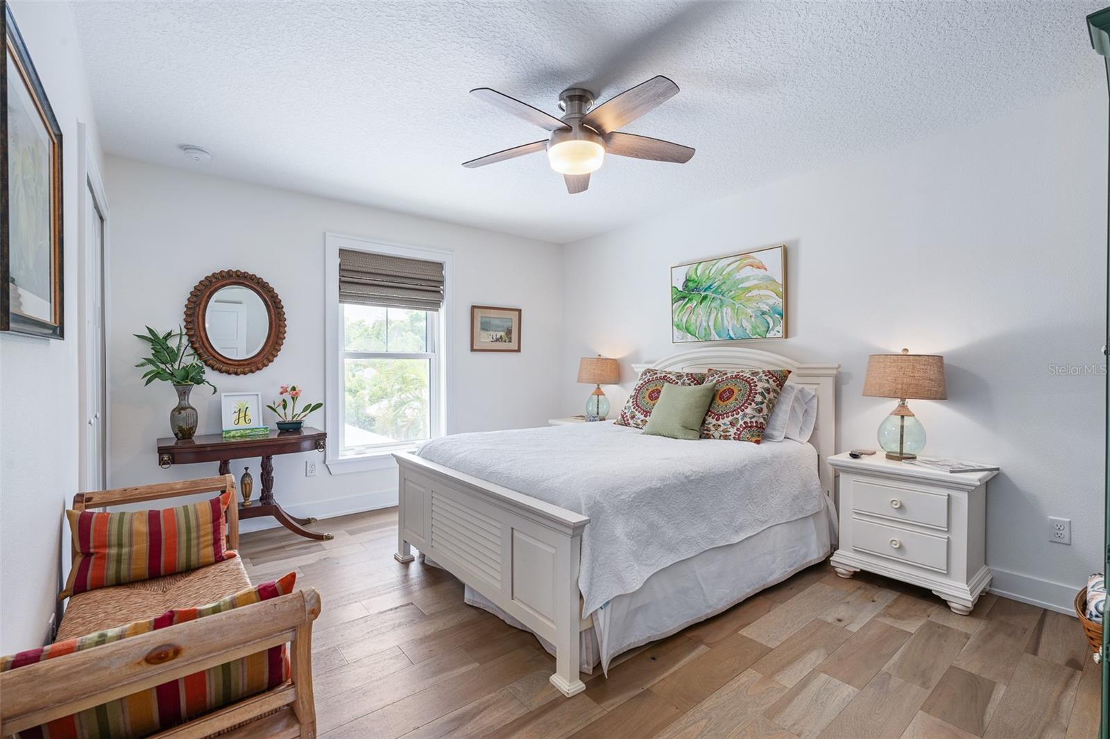 Listing photo id 26 for 1318 Riverside Drive
