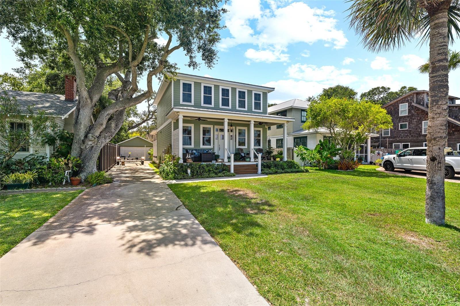 Listing photo id 1 for 1318 Riverside Drive