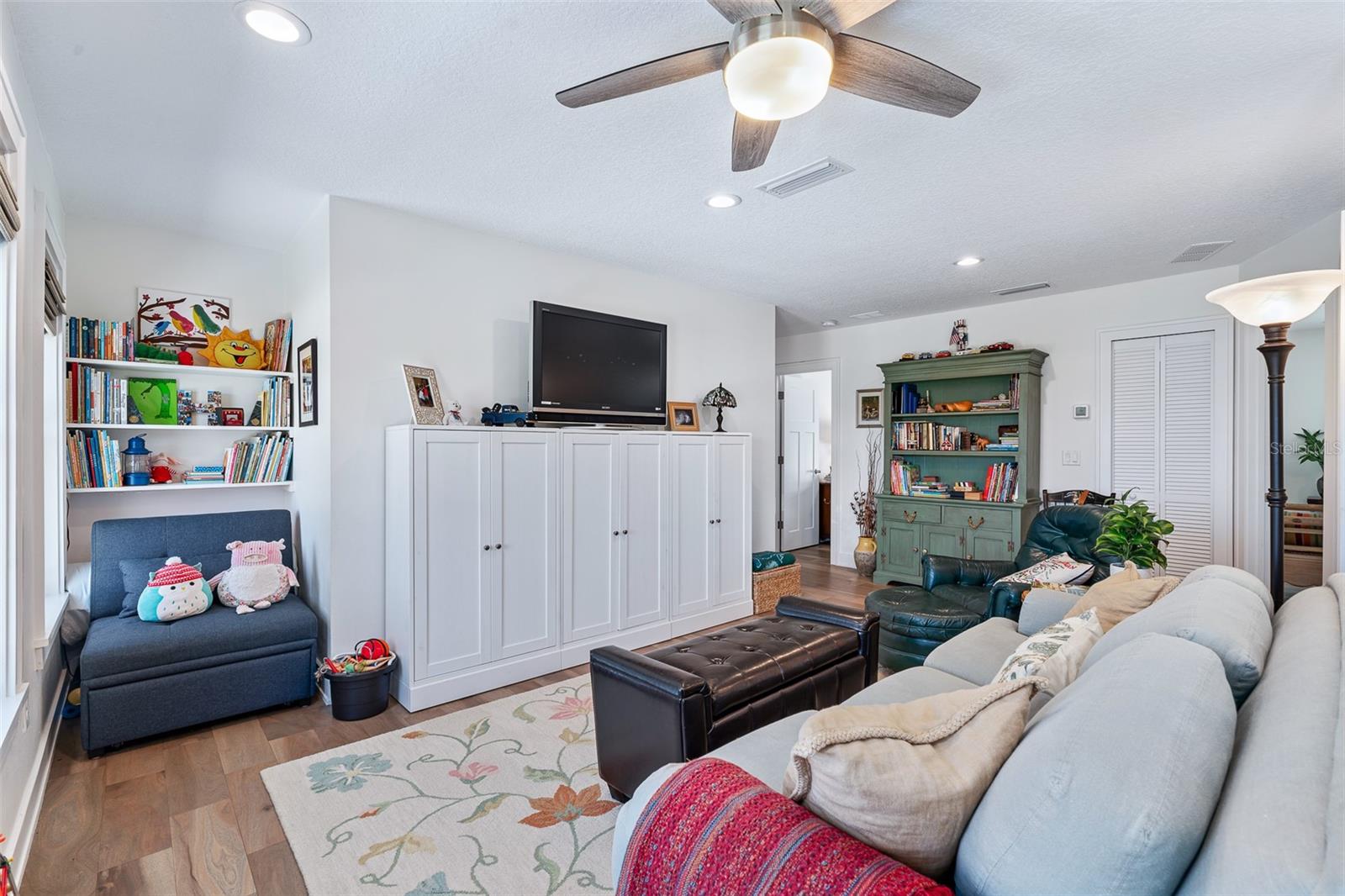 Listing photo id 30 for 1318 Riverside Drive