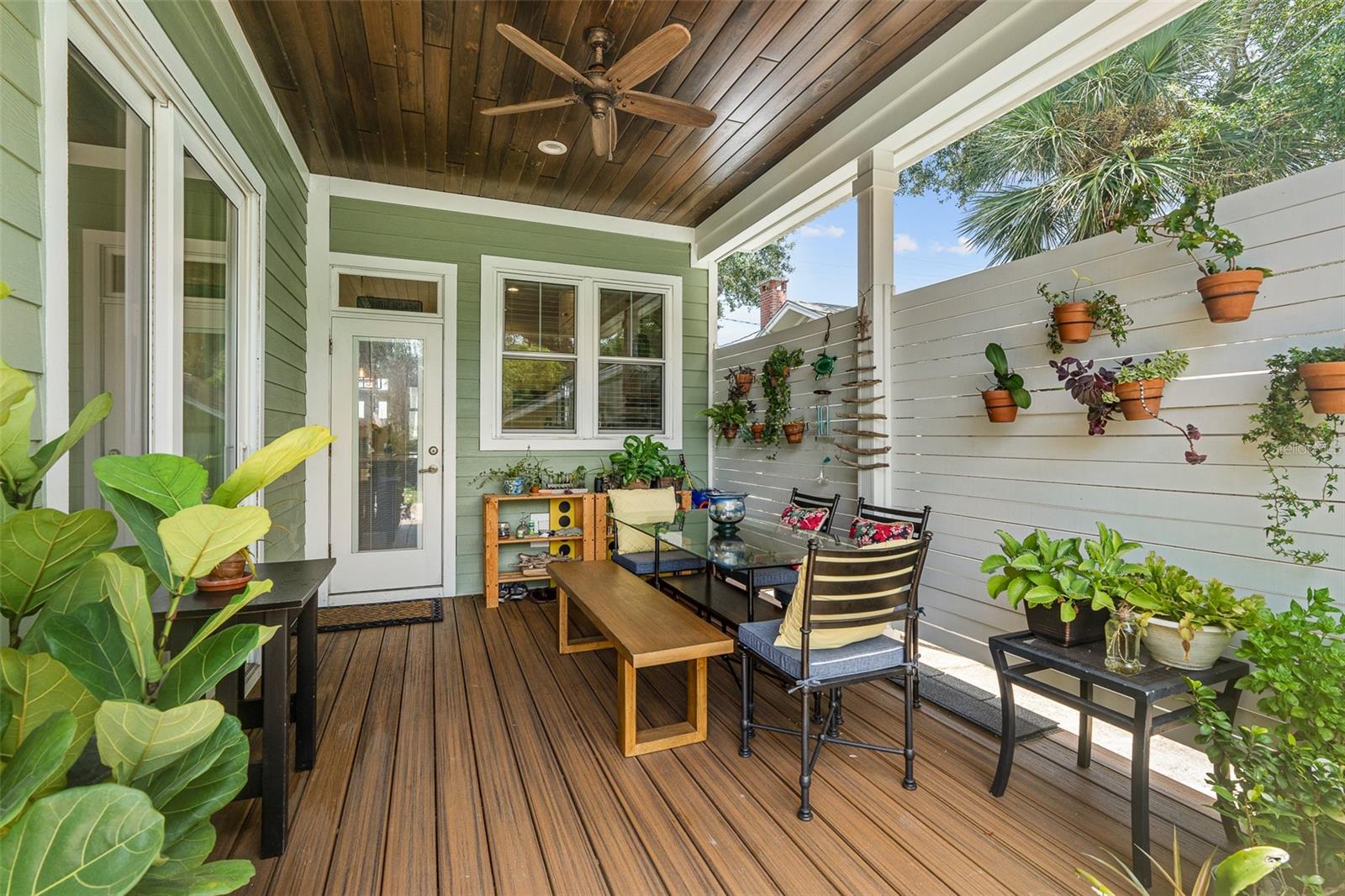 Listing photo id 32 for 1318 Riverside Drive