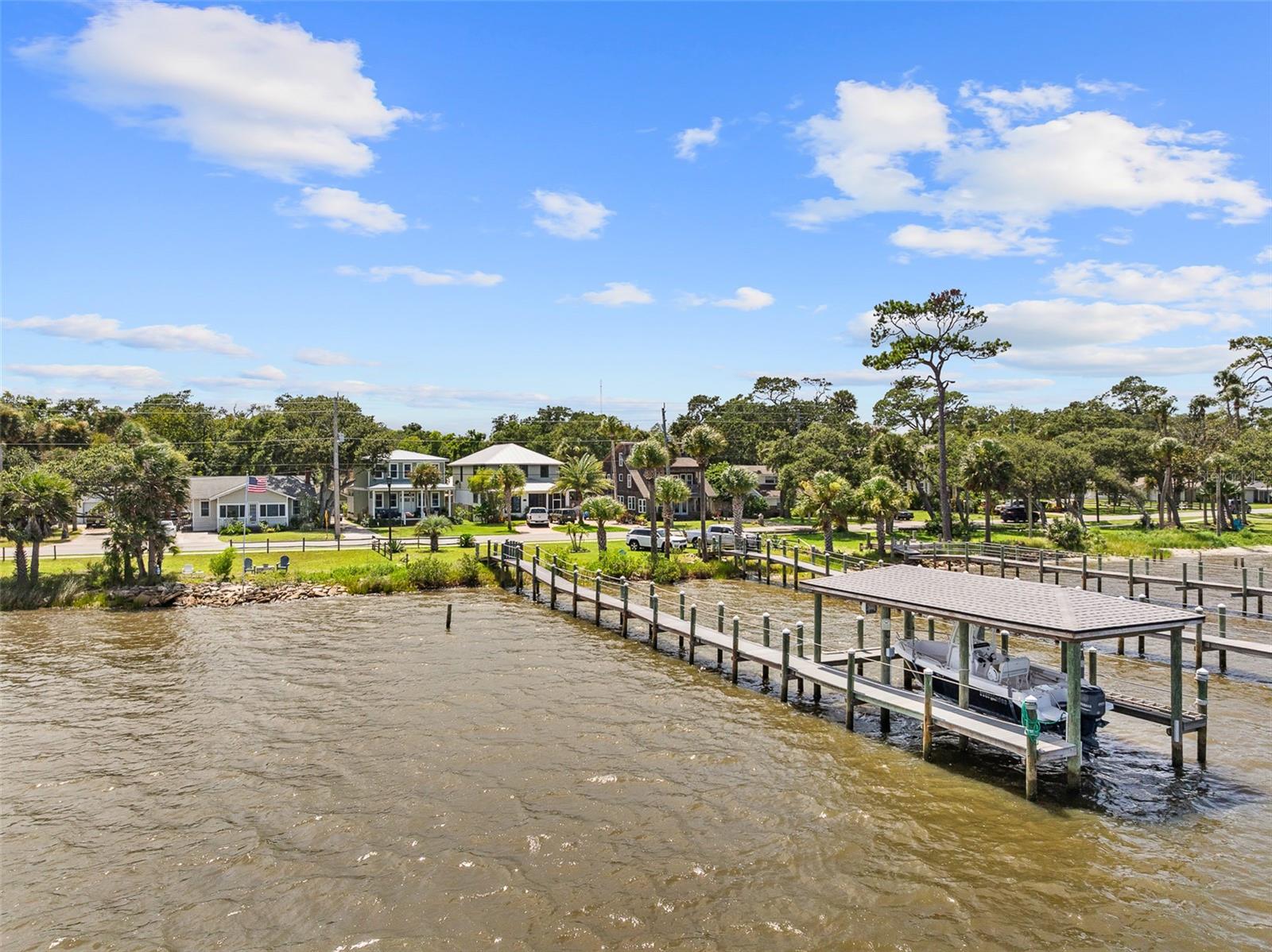 Listing photo id 39 for 1318 Riverside Drive