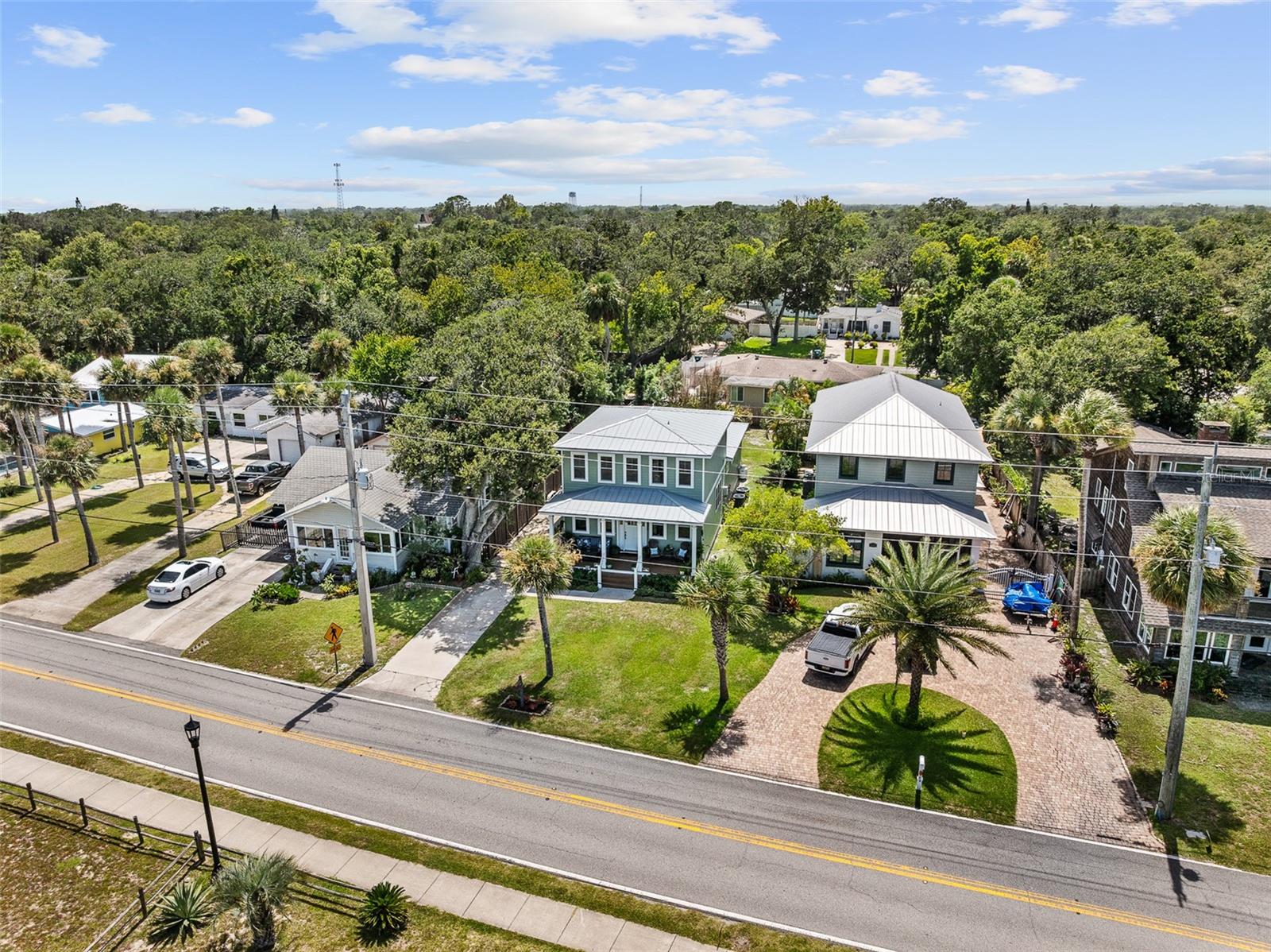 Listing photo id 40 for 1318 Riverside Drive