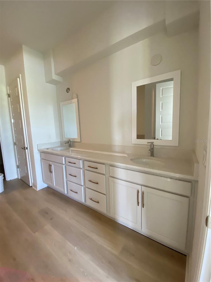 Image 12 of 19 For 958 Megano Boulevard
