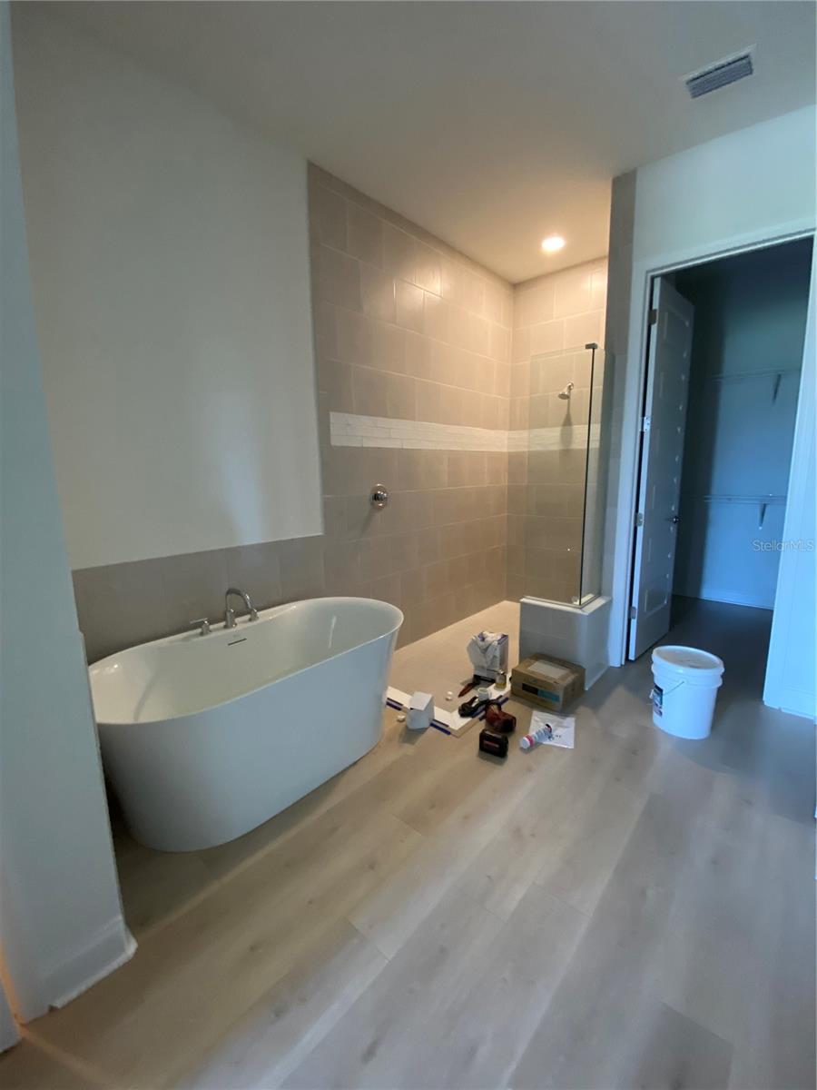 Image 13 of 19 For 958 Megano Boulevard