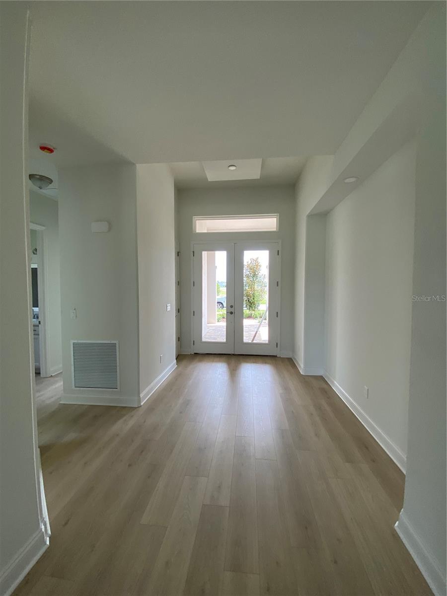 Image 7 of 19 For 958 Megano Boulevard