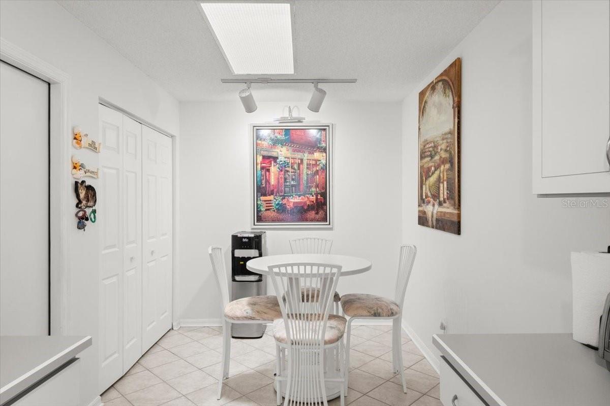 Image 10 of 63 For 124 Kingbird Circle 2040