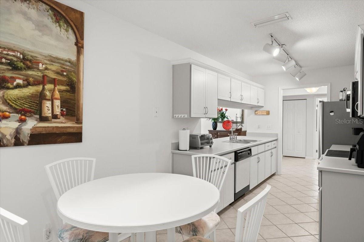 Image 11 of 63 For 124 Kingbird Circle 2040