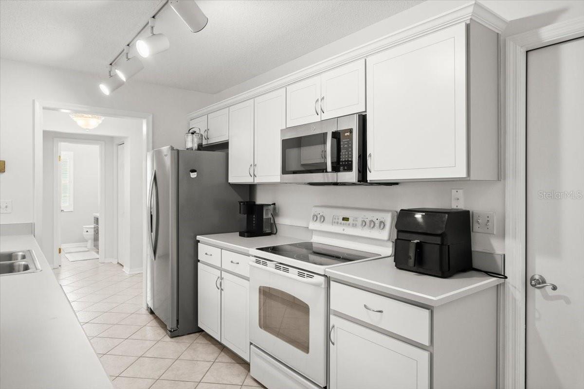 Image 7 of 63 For 124 Kingbird Circle 2040