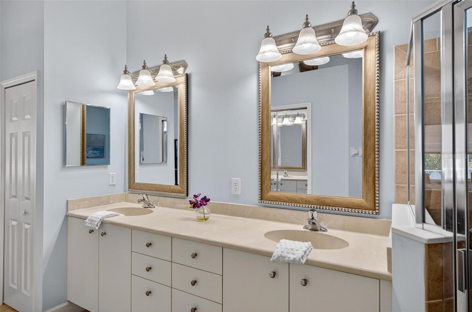 Image 27 of 46 For 8 Hidden Lake Way