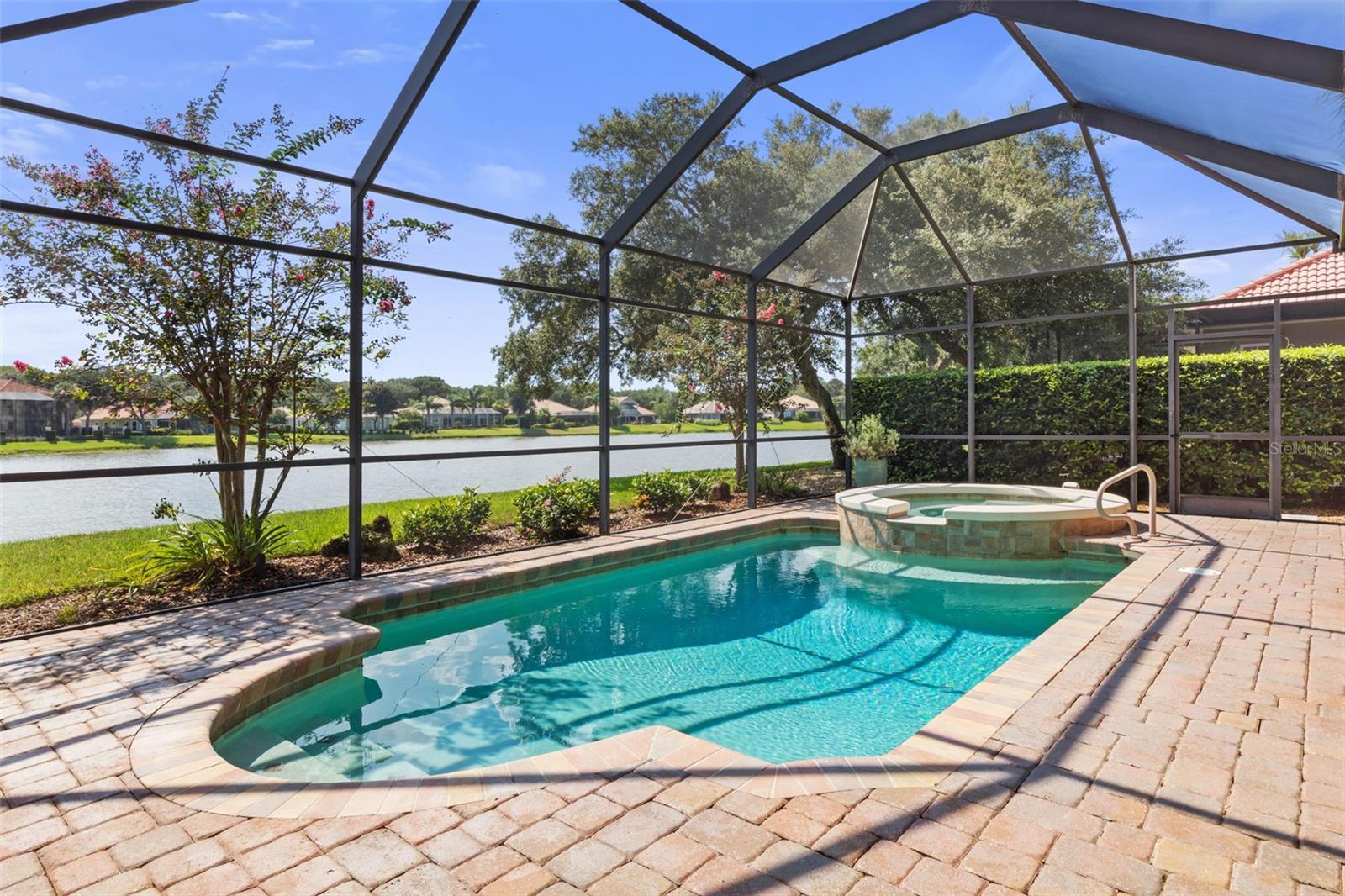 Image 2 of 100 For 30 Oak View Circle E