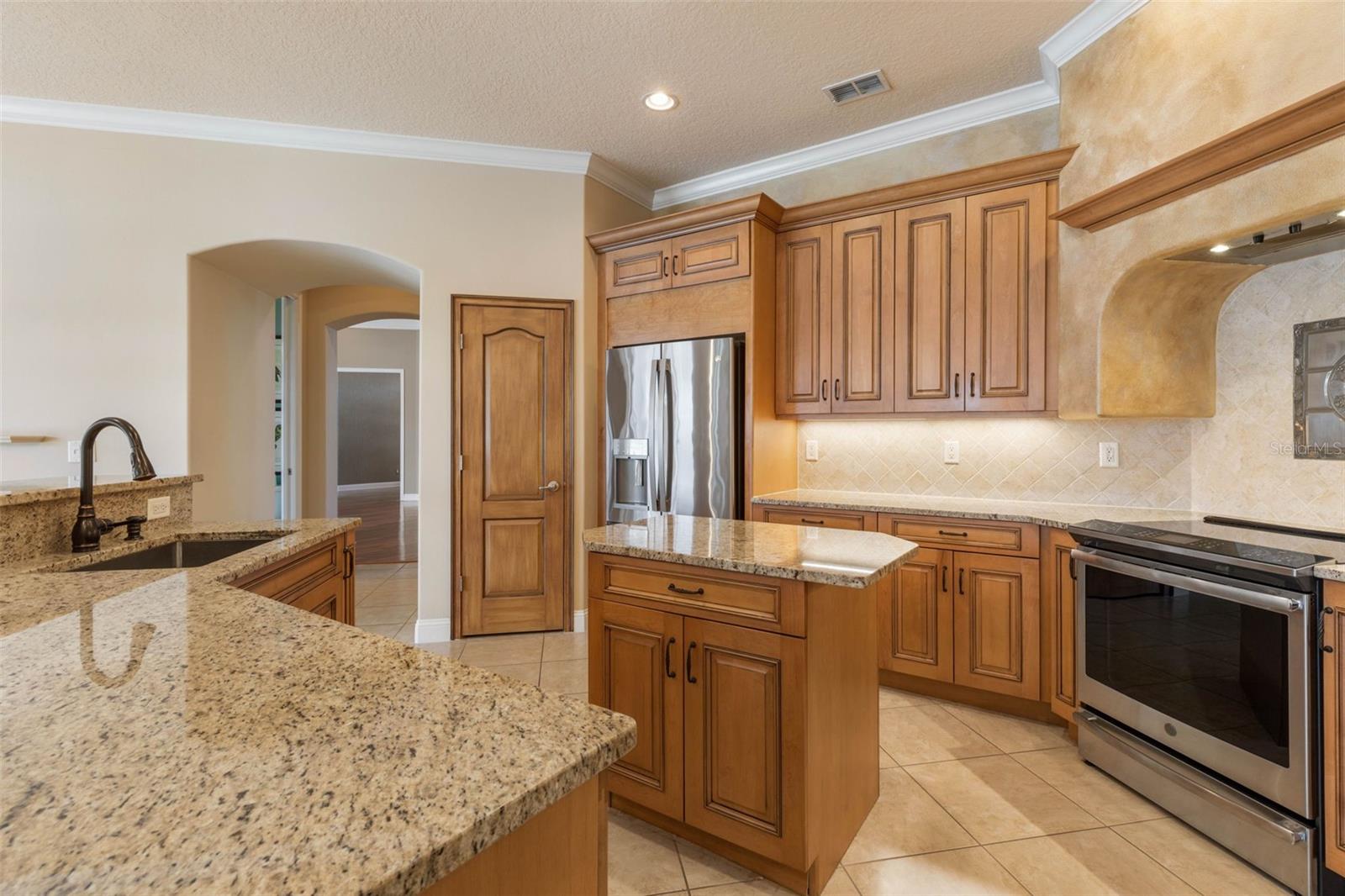 Image 22 of 100 For 30 Oak View Circle E