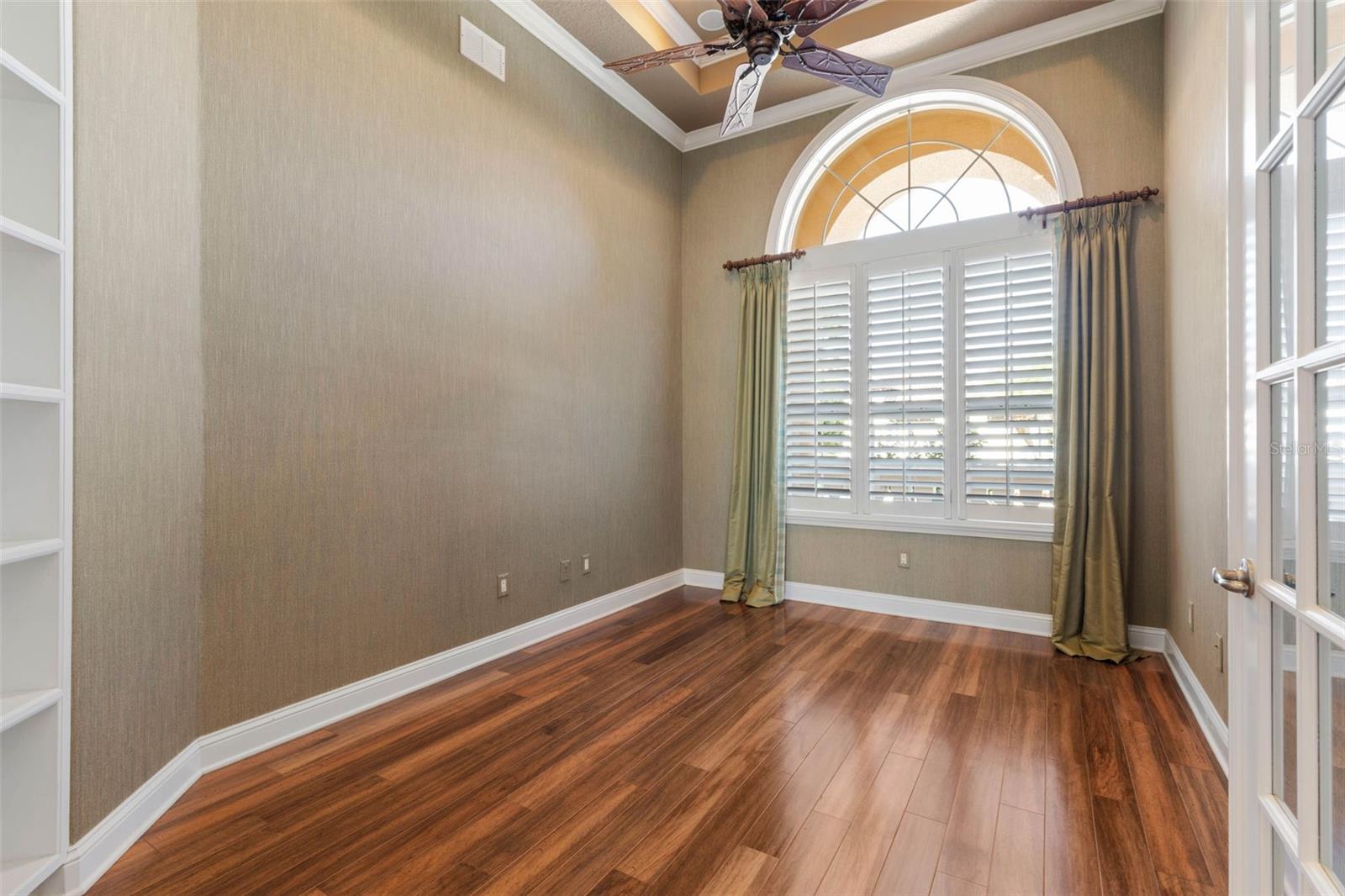 Image 35 of 100 For 30 Oak View Circle E