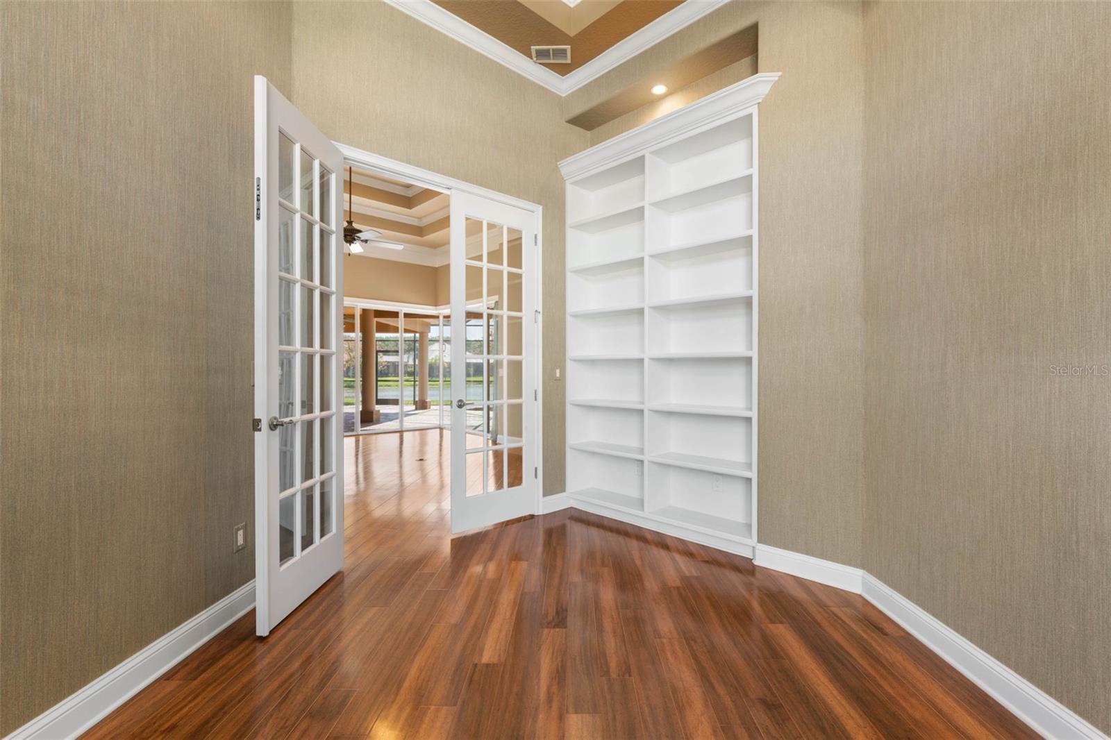 Image 36 of 100 For 30 Oak View Circle E