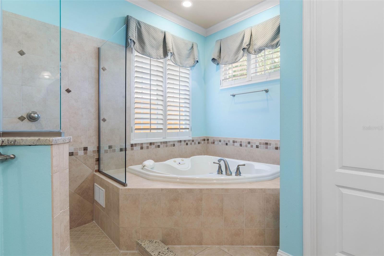 Image 42 of 100 For 30 Oak View Circle E