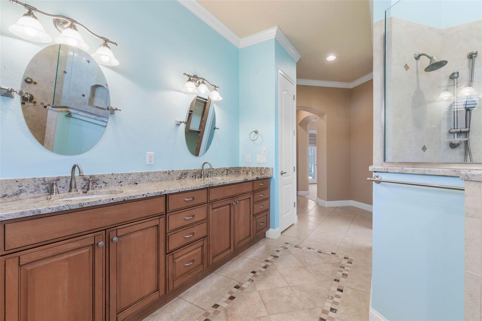 Image 44 of 100 For 30 Oak View Circle E