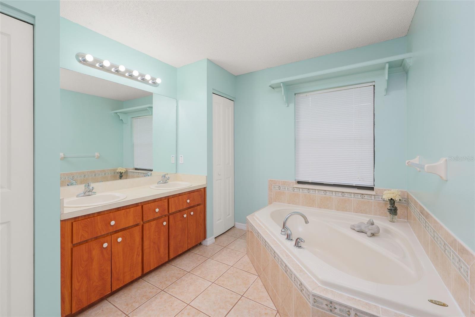 Image 18 of 42 For 1251 Cr 436  