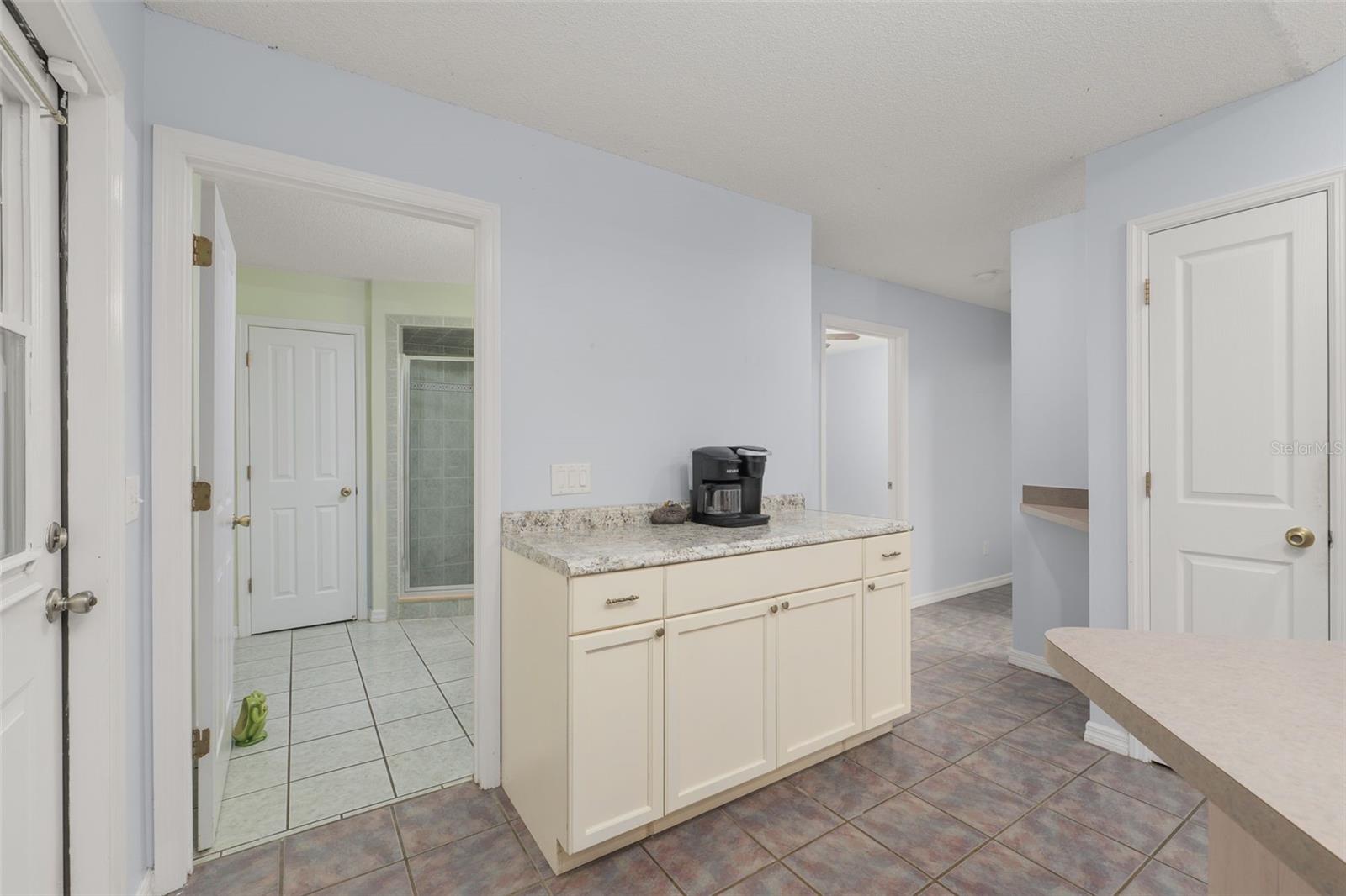 Image 22 of 42 For 1251 Cr 436  