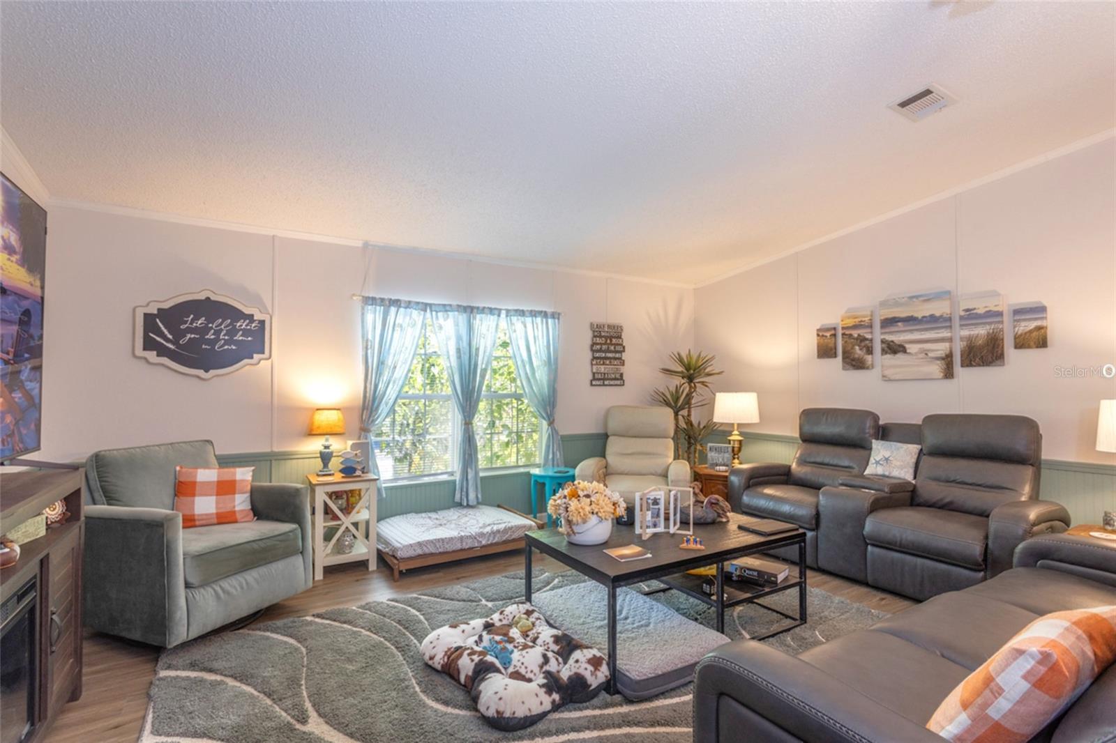 Image 12 of 48 For 1513 Mistletoe Street