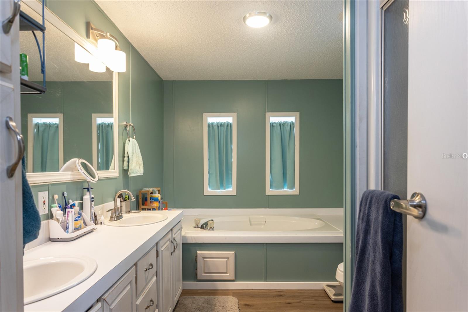 Image 16 of 48 For 1513 Mistletoe Street