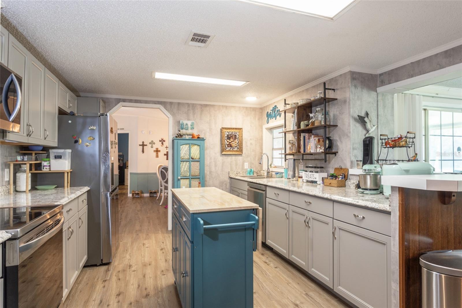 Image 3 of 48 For 1513 Mistletoe Street