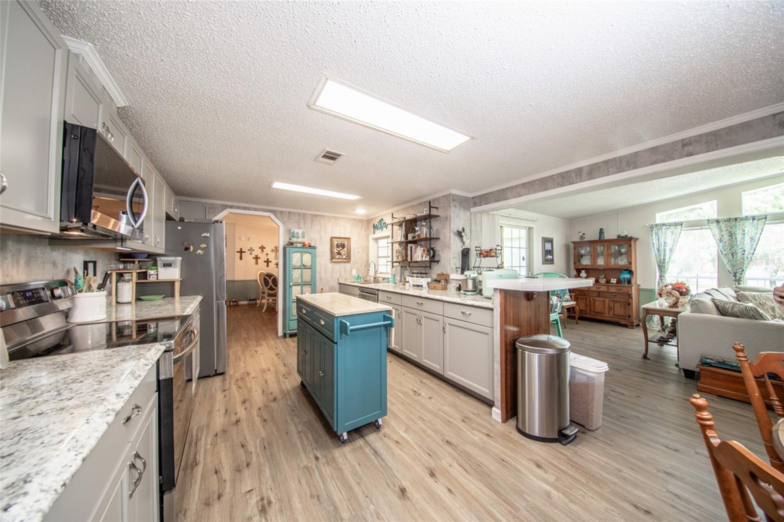 Image 4 of 48 For 1513 Mistletoe Street