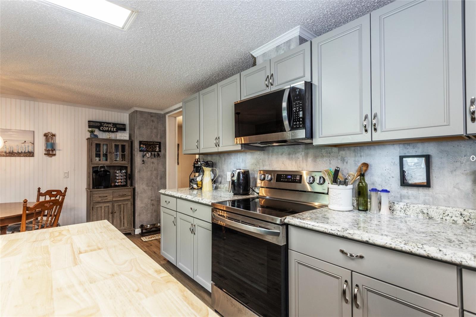 Image 6 of 48 For 1513 Mistletoe Street