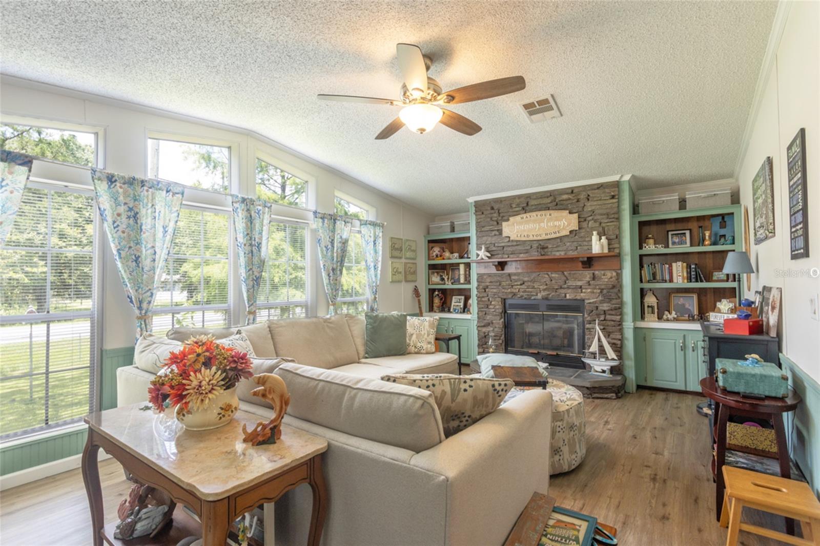 Image 9 of 48 For 1513 Mistletoe Street
