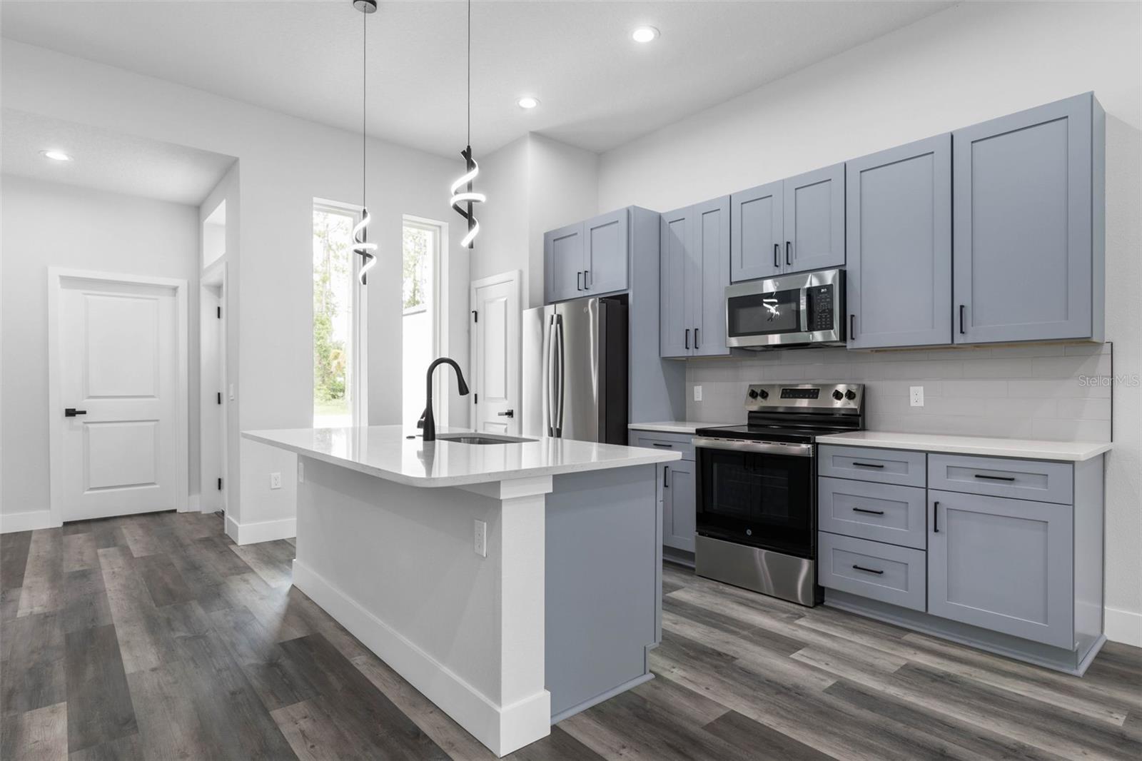 Image 10 of 41 For 76 Rickenbacker Drive