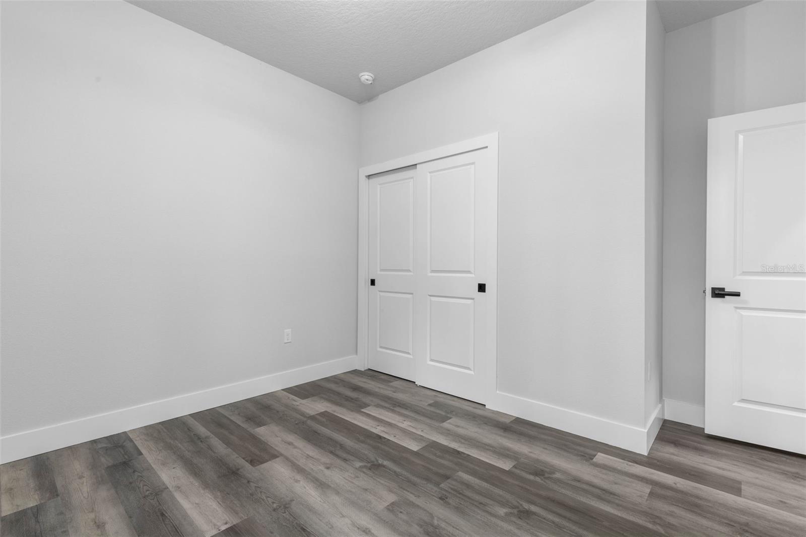 Image 31 of 41 For 76 Rickenbacker Drive
