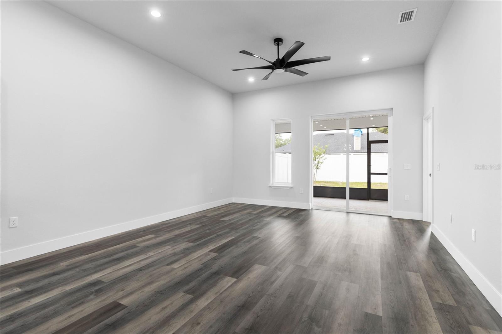 Image 4 of 41 For 76 Rickenbacker Drive