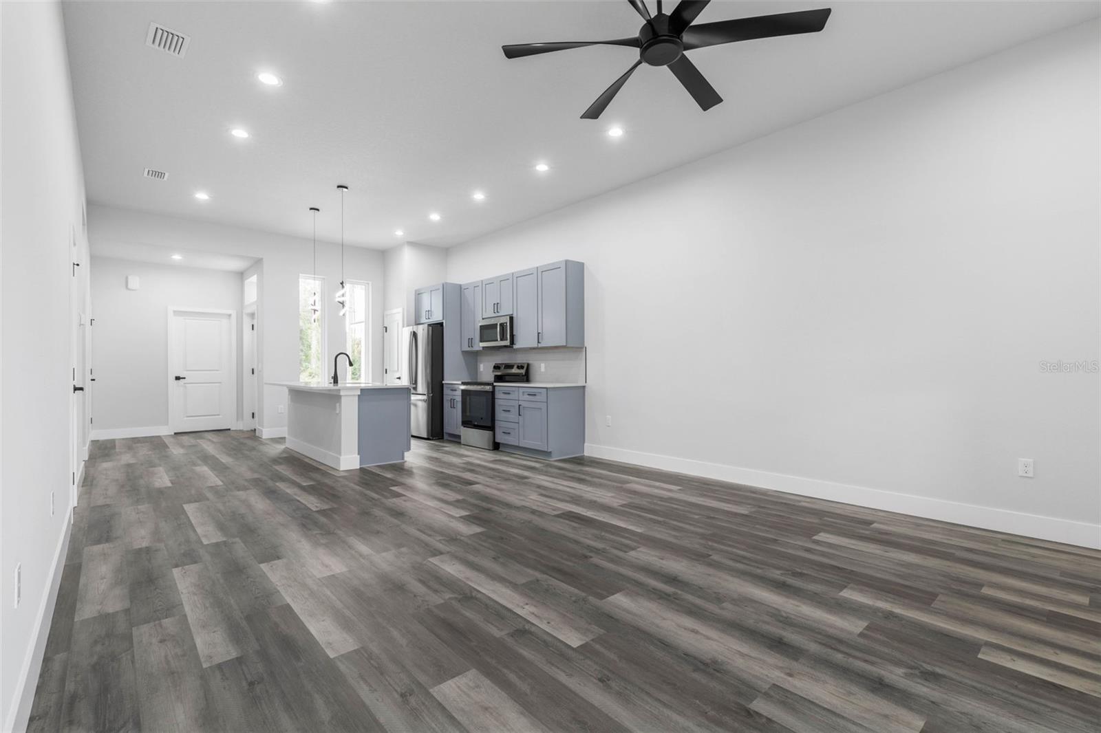 Image 7 of 41 For 76 Rickenbacker Drive