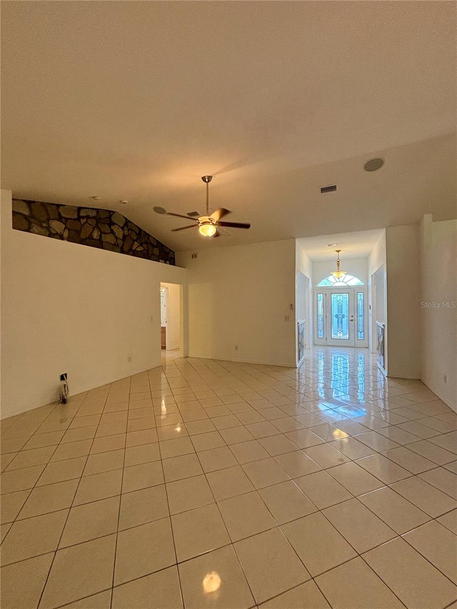 Image 7 of 19 For 4 Bud Hollow Drive