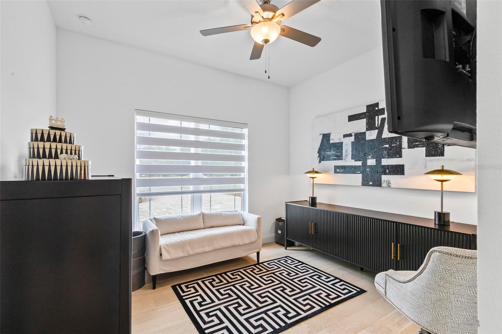 Image 34 of 91 For 215 Willow Oak Way