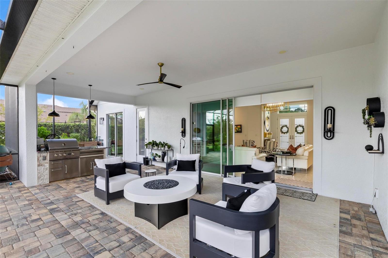 Image 52 of 91 For 215 Willow Oak Way