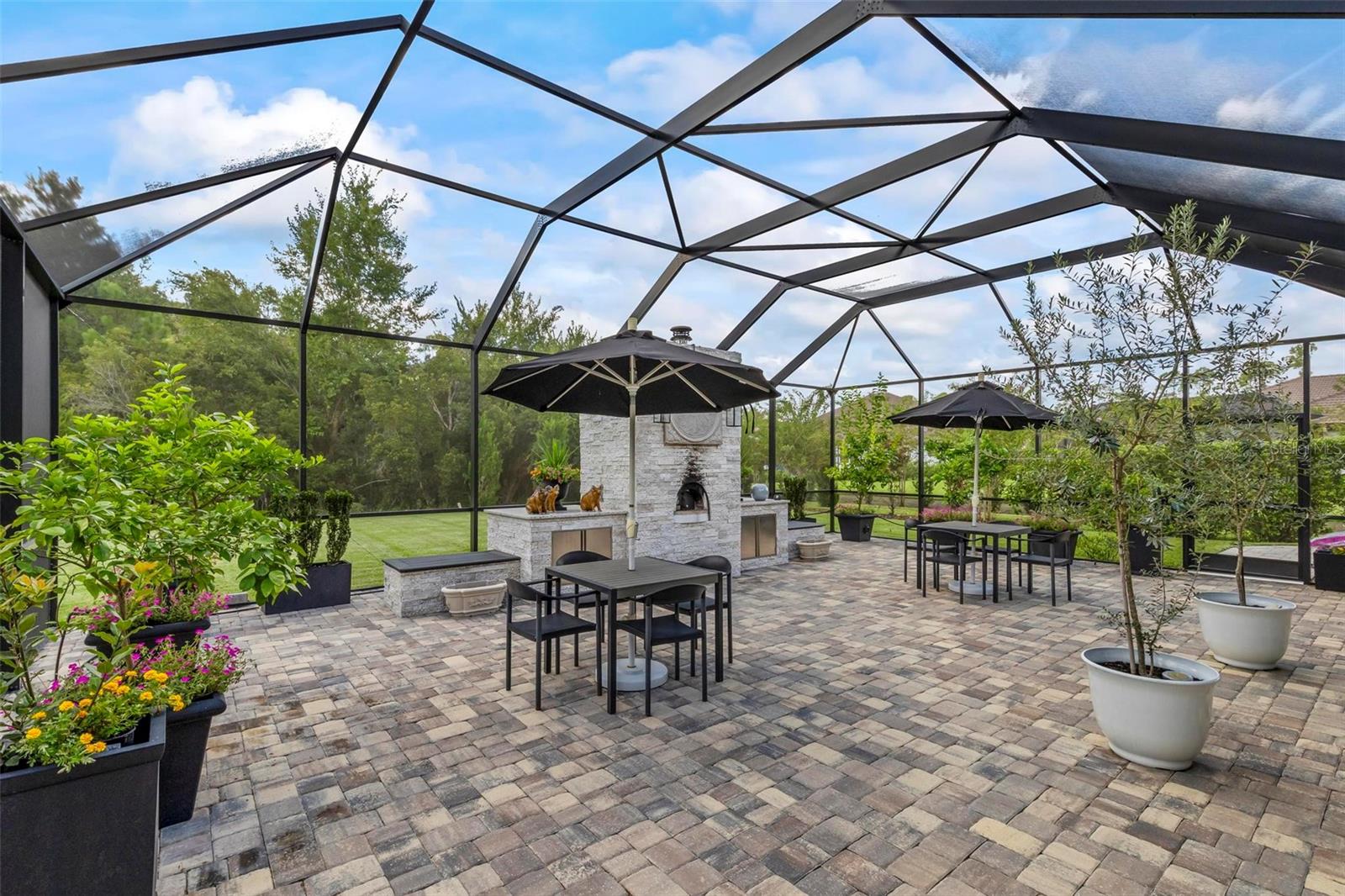 Image 56 of 91 For 215 Willow Oak Way